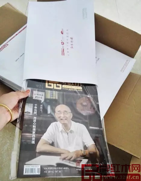 將雜志裝進信封,捎去萬般心意 將雜志裝進信封,捎去萬般心意