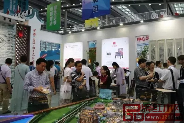 紅博城通過沙盤進行立體展出,引來不少人關注 紅博城通過沙盤進行立體展出,引來不少人關注