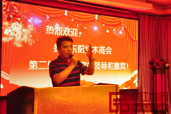 中山東陽(yáng)紅木商會(huì)會(huì)長(zhǎng)、長(zhǎng)豐紅木董事長(zhǎng)陳新豐總結(jié)和回顧商會(huì)成立五年來(lái)的工作歷程 中山東陽(yáng)紅木商會(huì)會(huì)長(zhǎng)、長(zhǎng)豐紅木董事長(zhǎng)陳新豐總結(jié)和回顧商會(huì)成立五年來(lái)的工作歷程