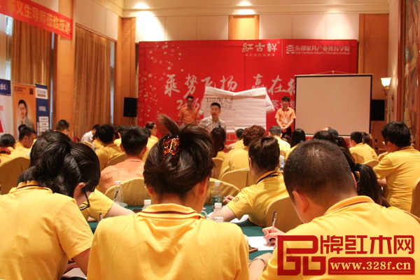 紅古軒2016經(jīng)銷(xiāo)商精英訓(xùn)練營(yíng)特邀名師為學(xué)員們授課 紅古軒2016經(jīng)銷(xiāo)商精英訓(xùn)練營(yíng)特邀名師為學(xué)員們授課