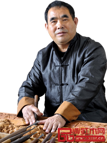 陳戴青醉心雕刻,創作無數臻品 陳戴青醉心雕刻,創作無數臻品