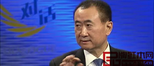 王健林參加央視《對話》欄目時表示，如果王思聰邀請他去直播平臺亮相一定會去