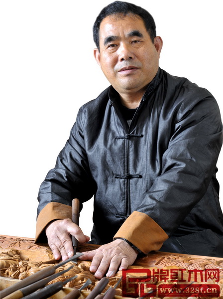 醉心雕刻的陳戴青獲譽無數 醉心雕刻的陳戴青獲譽無數