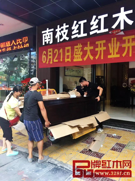 新店開業期間，訂單不斷，出貨不斷