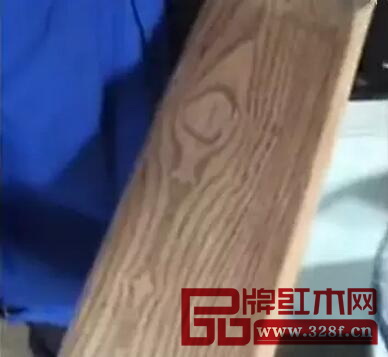 經過印刷機制造出來的木紋效果