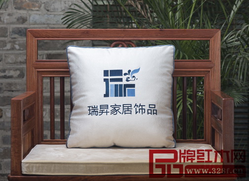 瑞昇家居看到紅木軟裝市場的空缺以及深入分析如何解決這些問題后做了第一個吃螃蟹的人——專業設計、生產紅木家具整體軟裝 瑞昇家居看到紅木軟裝市場的空缺以及深入分析如何解決這些問題后做了第一個吃螃蟹的人——專業設計、生產紅木家具整體軟裝