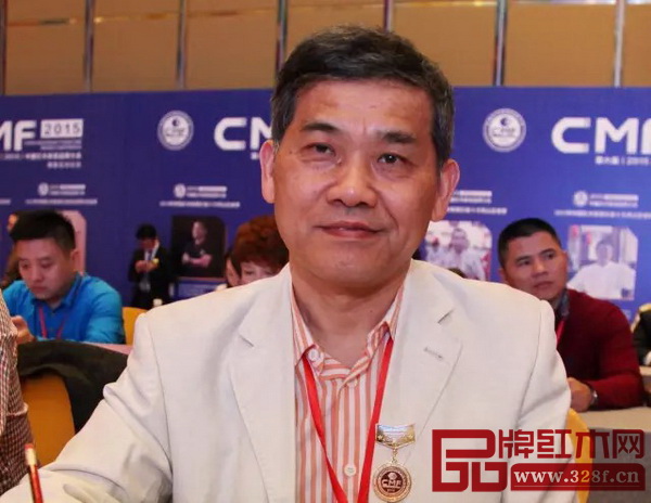 家具行業資深媒體人王周 家具行業資深媒體人王周