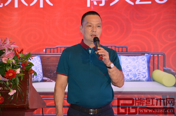 曹專家的演講深入淺出,觀點新穎,引得現場經銷商強烈共鳴 曹專家的演講深入淺出,觀點新穎,引得現場經銷商強烈共鳴