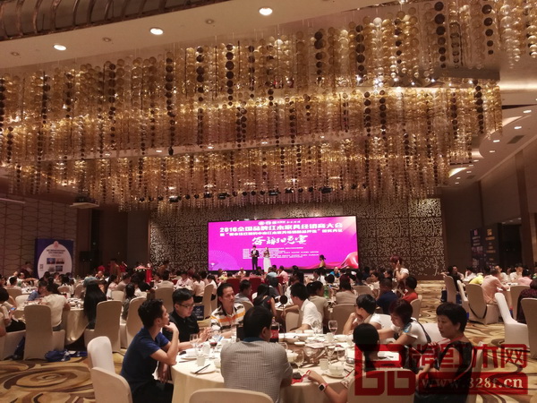 2016全國品牌紅木家具經銷商大會答謝晚宴在中山皇冠假日酒店舉行 