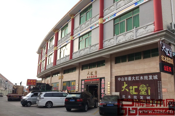 大匯堂位于沙溪鎮隆都紅木博覽中心B座的6800平方米展館 大匯堂位于沙溪鎮隆都紅木博覽中心B座的6800平方米展館