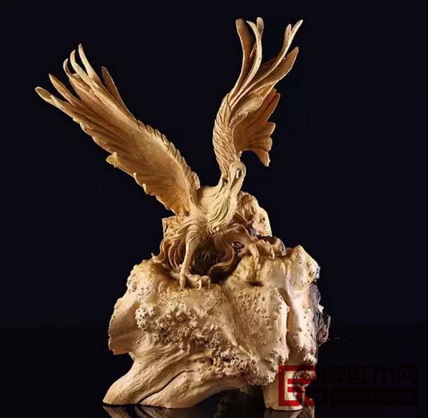 雄鷹展翅 