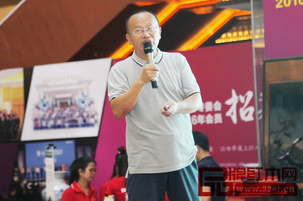 故宮博物院副研究員、明清宮廷家具專家周京南