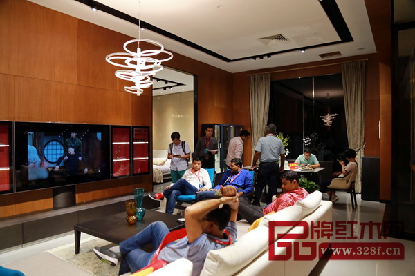 參觀者體驗家具 參觀者體驗家具