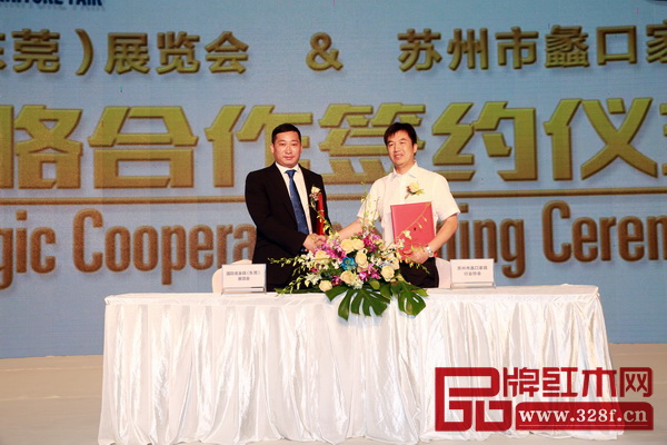 名家具展與蘇州市蠡口家具行業協會簽訂戰略合作協議 名家具展與蘇州市蠡口家具行業協會簽訂戰略合作協議