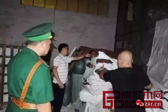 對每件出口中國的半成品家具,越南公安都要求拆開包裝進行現(xiàn)場檢查 對每件出口中國的半成品家具,越南公安都要求拆開包裝進行現(xiàn)場檢查