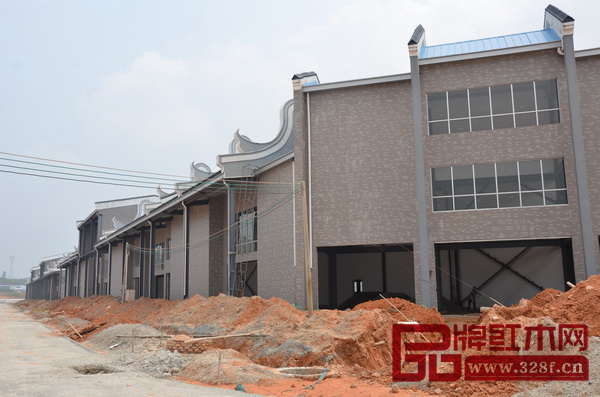 正在建設中的新興紅木家具產業園 正在建設中的新興紅木家具產業園