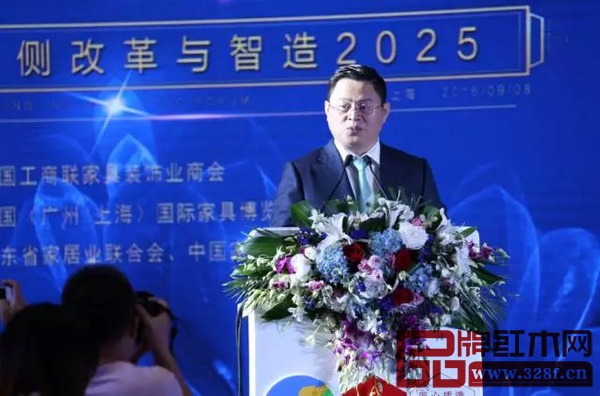 商會執(zhí)行會長兼秘書長張傳喜對家居業(yè)的黃埔軍?!袊揖痈呒壒ど坦芾砜偛冒噙M行介紹 商會執(zhí)行會長兼秘書長張傳喜對家居業(yè)的黃埔軍?!袊揖痈呒壒ど坦芾砜偛冒噙M行介紹