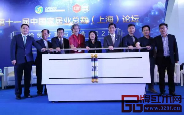參禮嘉賓為中國家居業(yè)高級工商管理總裁班舉行推桿揭幕