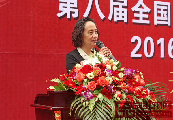 中國(guó)家具協(xié)會(huì)副理事長(zhǎng)兼秘書長(zhǎng)張冰冰致辭 中國(guó)家具協(xié)會(huì)副理事長(zhǎng)兼秘書長(zhǎng)張冰冰致辭