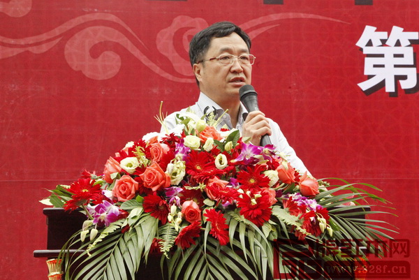 東陽市紅木家具行業(yè)協(xié)會(huì)會(huì)長(zhǎng)李黎明致辭 東陽市紅木家具行業(yè)協(xié)會(huì)會(huì)長(zhǎng)李黎明致辭