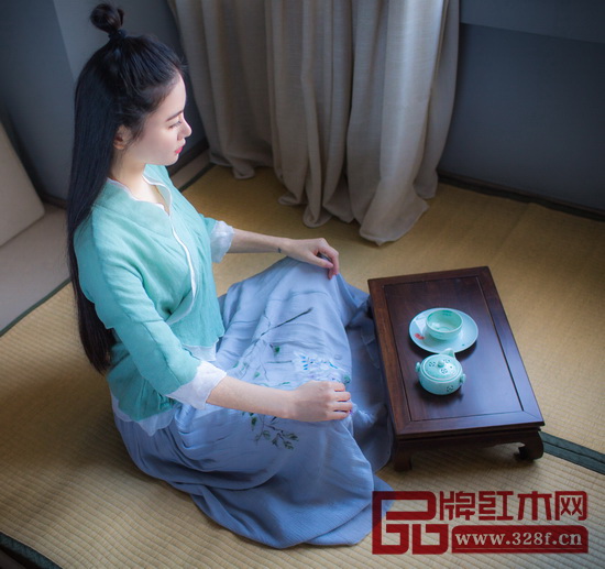 配以恰當(dāng)?shù)摹⒑线m的中式元素,就能讓我們的居室散發(fā)出古典而別致的魅力 配以恰當(dāng)?shù)摹⒑线m的中式元素,就能讓我們的居室散發(fā)出古典而別致的魅力