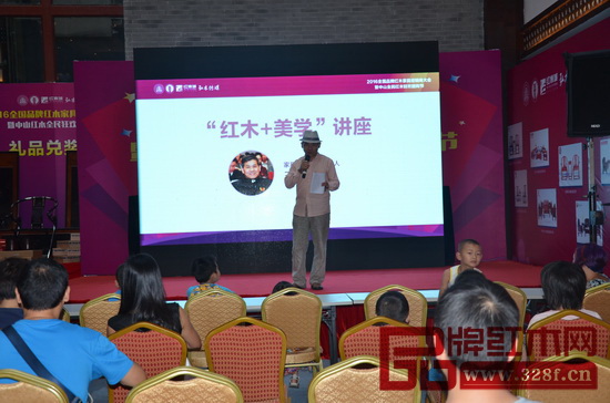 家具行業資深媒體人王周稱,如果沒有欣賞美的眼光,就發現不了美 家具行業資深媒體人王周稱,如果沒有欣賞美的眼光,就發現不了美