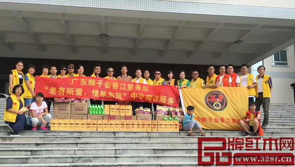 鴻運堂總經理(右四)熱衷社會公益活動,曾多次參與由廣東獅子會組織的各類社會服務事業 鴻運堂總經理(右四)熱衷社會公益活動,曾多次參與由廣東獅子會組織的各類社會服務事業