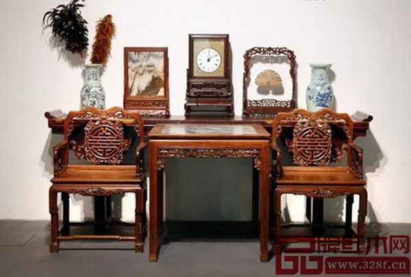 紅木家具要慎用濕布、毛巾和雞毛撣子 紅木家具要慎用濕布、毛巾和雞毛撣子
