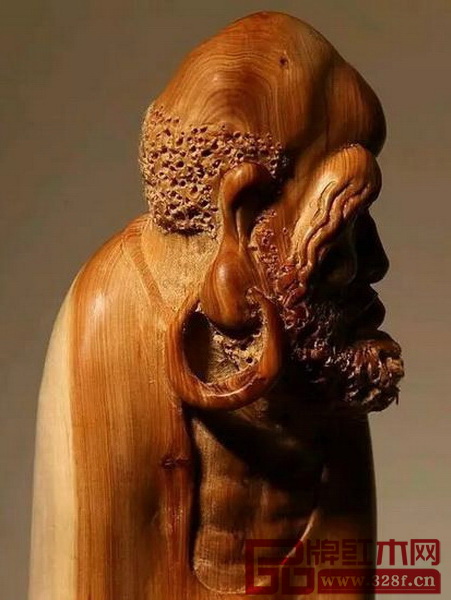精美的崖柏工藝品 