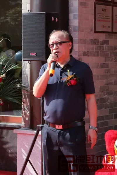 東莞市美術家協(xié)會主席、嶺南畫院終身榮譽院長黃澤森預祝本次活動成功舉辦 東莞市美術家協(xié)會主席、嶺南畫院終身榮譽院長黃澤森預祝本次活動成功舉辦