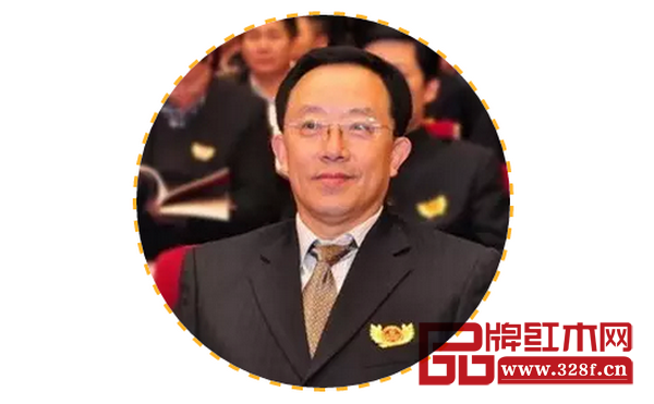 全聯(lián)藝術(shù)紅木家具專委會(huì)專家顧問(wèn)、華南農(nóng)業(yè)大學(xué)教授李凱夫 全聯(lián)藝術(shù)紅木家具專委會(huì)專家顧問(wèn)、華南農(nóng)業(yè)大學(xué)教授李凱夫