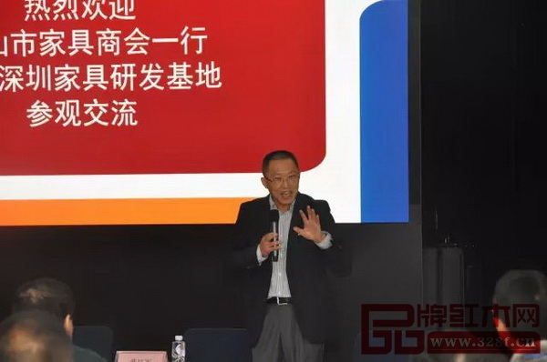 深圳市家具行業協會執行會長侯克鵬發言 深圳市家具行業協會執行會長侯克鵬發言