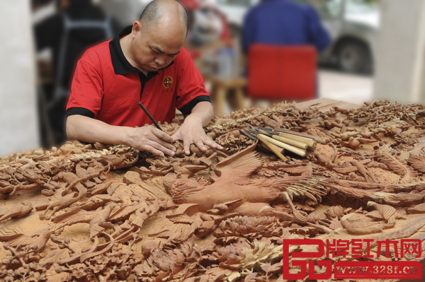 中山市首個紅木雕刻大師工作室落戶集古韻今,中山市雕刻大師陳正民擔任技術總監 中山市首個紅木雕刻大師工作室落戶集古韻今,中山市雕刻大師陳正民擔任技術總監