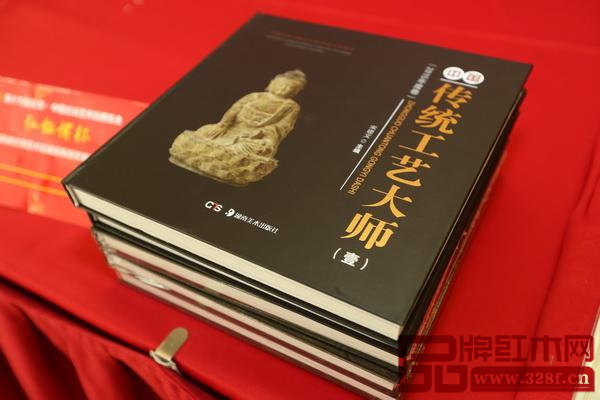 用古玩文化之火傳承“大師精神”全國30多位古玩文化研究專家的50多冊(cè)(套)圖書亮相 用古玩文化之火傳承“大師精神”全國30多位古玩文化研究專家的50多冊(cè)(套)圖書亮相