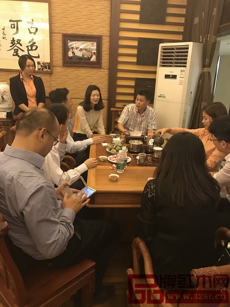 參觀結束后,雙方以下午茶的形式親切交談 參觀結束后,雙方以下午茶的形式親切交談