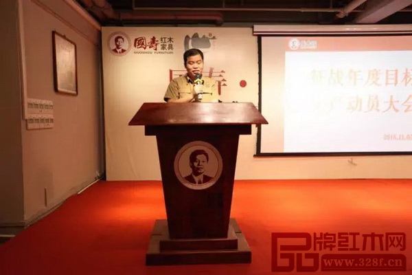 國壽紅木開料部員工代表:為身為國壽紅木一線員工而驕傲,接下來會確保按時保質保量完成生產任務 國壽紅木開料部員工代表:為身為國壽紅木一線員工而驕傲,接下來會確保按時保質保量完成生產任務