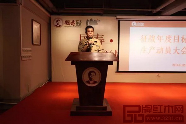 國壽紅木木工部員工代表:堅決執行公司要求,提高生產效率,為公司爭取利益最大化 國壽紅木木工部員工代表:堅決執行公司要求,提高生產效率,為公司爭取利益最大化