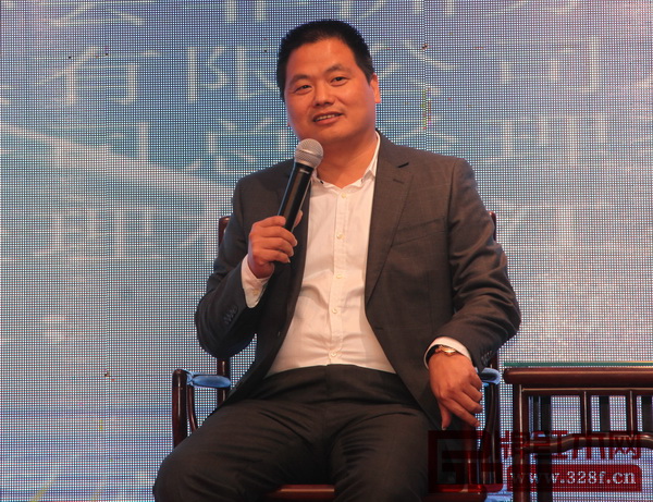 中信董事長李忠信在第六屆中國木雕紅木家具發展論壇上發言 中信董事長李忠信在第六屆中國木雕紅木家具發展論壇上發言