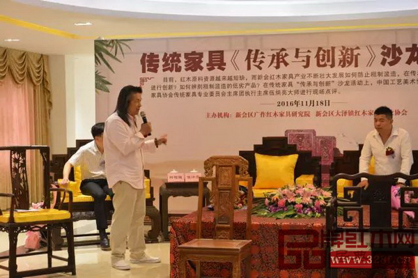 中國工藝美術協會副會長伍炳亮現場點評“廣作”、“蘇作”家具 中國工藝美術協會副會長伍炳亮現場點評“廣作”、“蘇作”家具