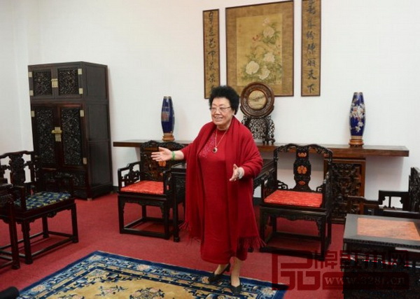 中國(guó)女首富陳麗華酷愛(ài)紫檀 中國(guó)女首富陳麗華酷愛(ài)紫檀