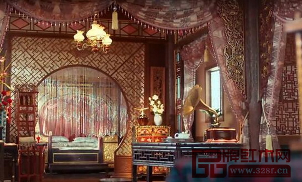《老九門(mén)》中出現(xiàn)紅木月洞架子床 《老九門(mén)》中出現(xiàn)紅木月洞架子床