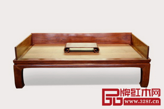 《黃花梨三圍獨板羅漢床》是美國紐約大都會藝術博物館的鎮館之寶