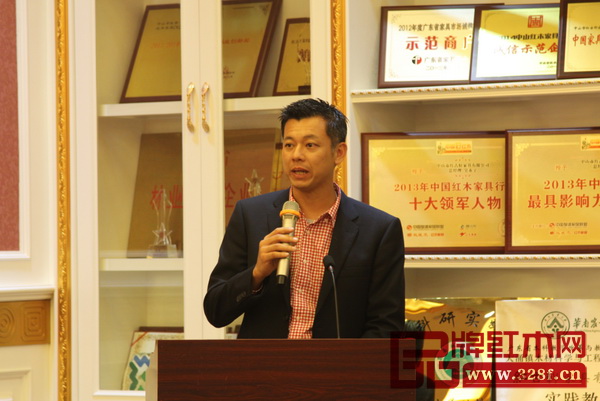 馬來西亞檳州家具同業商會署理會長龔偉杰發表致辭