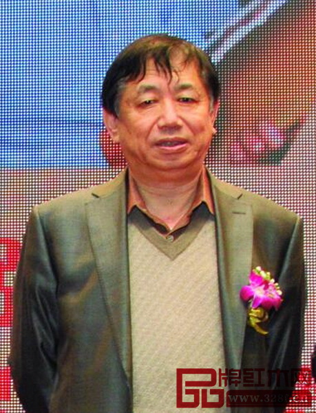 全國工商聯執委、全國工商聯民間文物藝術品商會會長、全聯藝術紅木家具專委會會長宋建文 全國工商聯執委、全國工商聯民間文物藝術品商會會長、全聯藝術紅木家具專委會會長宋建文