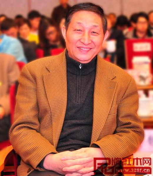 原故宮博物院文保科技部主任、全聯藝術紅木家具專委會專家顧問曹靜樓 原故宮博物院文保科技部主任、全聯藝術紅木家具專委會專家顧問曹靜樓