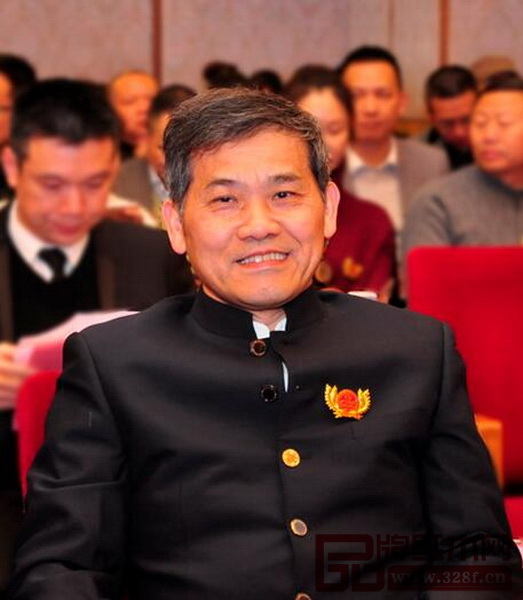 家具行業資深媒體人、全聯藝術紅木家具專委會專家顧問王周 家具行業資深媒體人、全聯藝術紅木家具專委會專家顧問王周