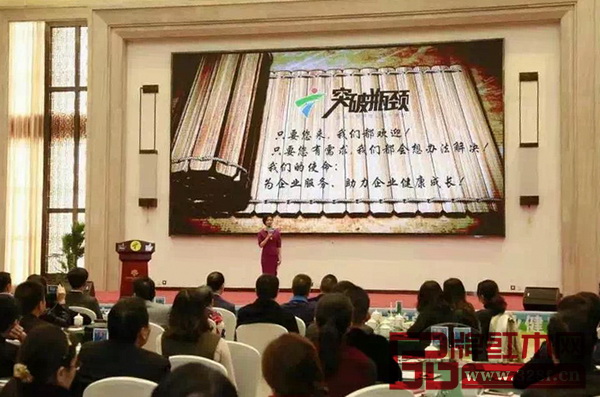 由南枝紅紅木總冠名,廣東廣播電視臺錄制開播的《突破瓶頸》公益大學堂第一期完美開講 由南枝紅紅木總冠名,廣東廣播電視臺錄制開播的《突破瓶頸》公益大學堂第一期完美開講