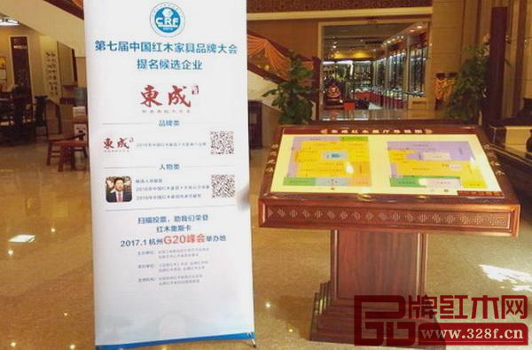 很多企業在店面設置投票X架,在線下拉起了票 很多企業在店面設置投票X架,在線下拉起了票