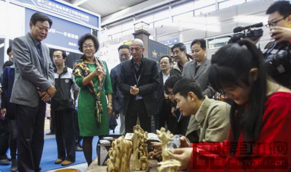 各項活動異彩紛呈,吸引眾多市民圍觀 各項活動異彩紛呈,吸引眾多市民圍觀