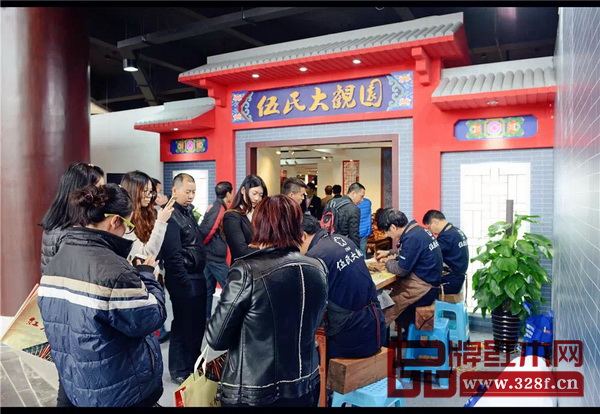 2016紅博會,伍氏大觀園展廳前人潮不斷 2016紅博會,伍氏大觀園展廳前人潮不斷